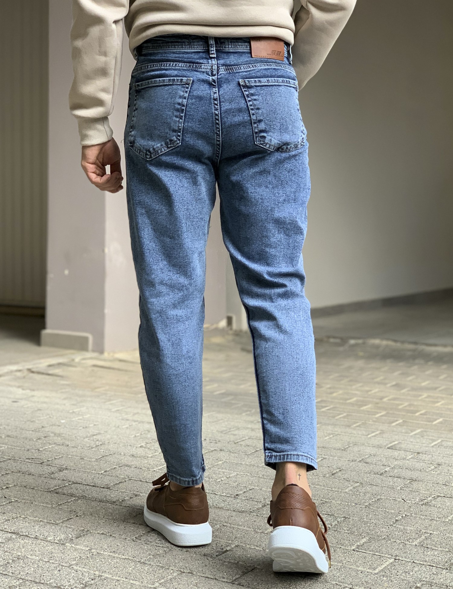 Ανδρικό σκούρο μπλε ελαστικό loose τζιν με σκίσιμο πεντάτσεπο με φερμουάρ 8393 φωτογραφία